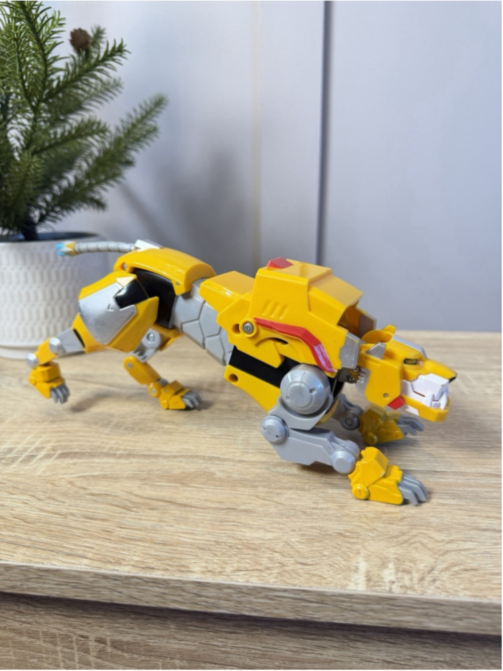 Playmates Voltron Legendary Defender Combiner YELLOW LION 2017 Action Figure 8"